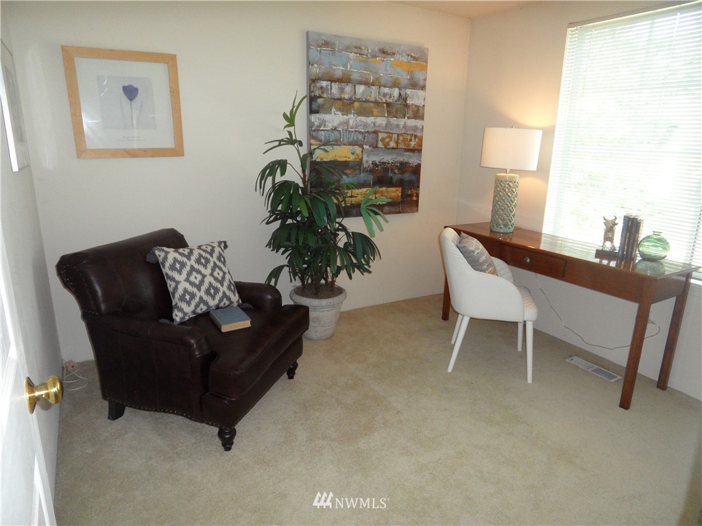 17032 110th Place Southeast Renton, WA 98055 - Photo 9 of 13 Gallery Image 9