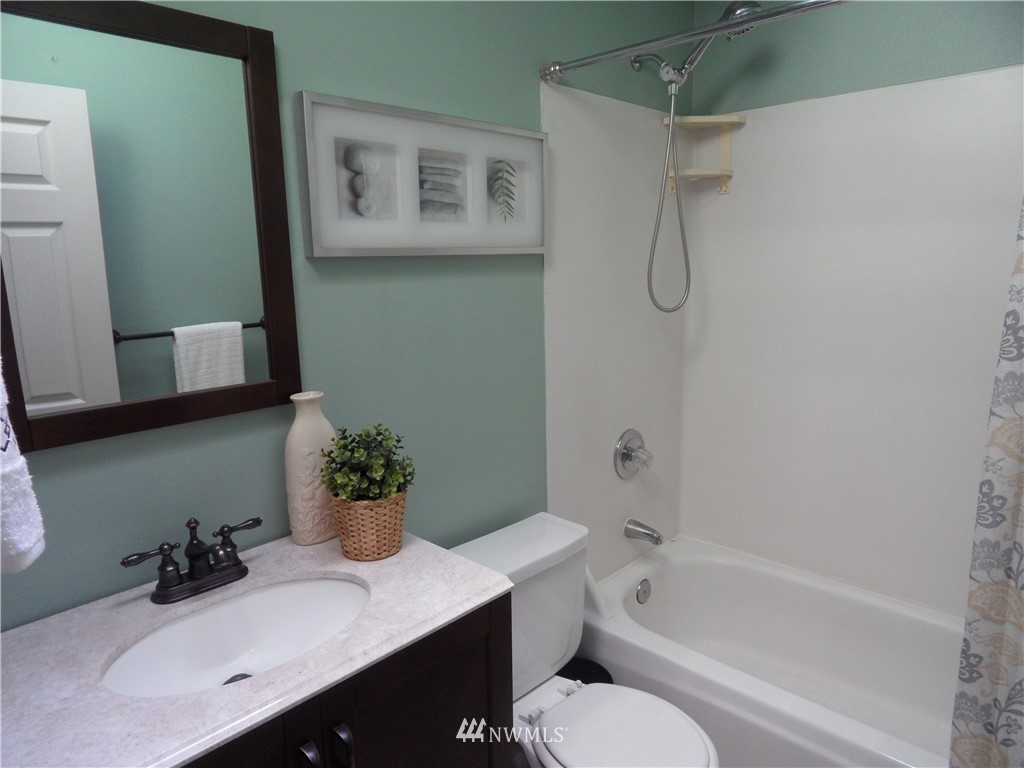 17032 110th Place Southeast Renton, WA 98055 - Photo 10 of 13 Gallery Image 10