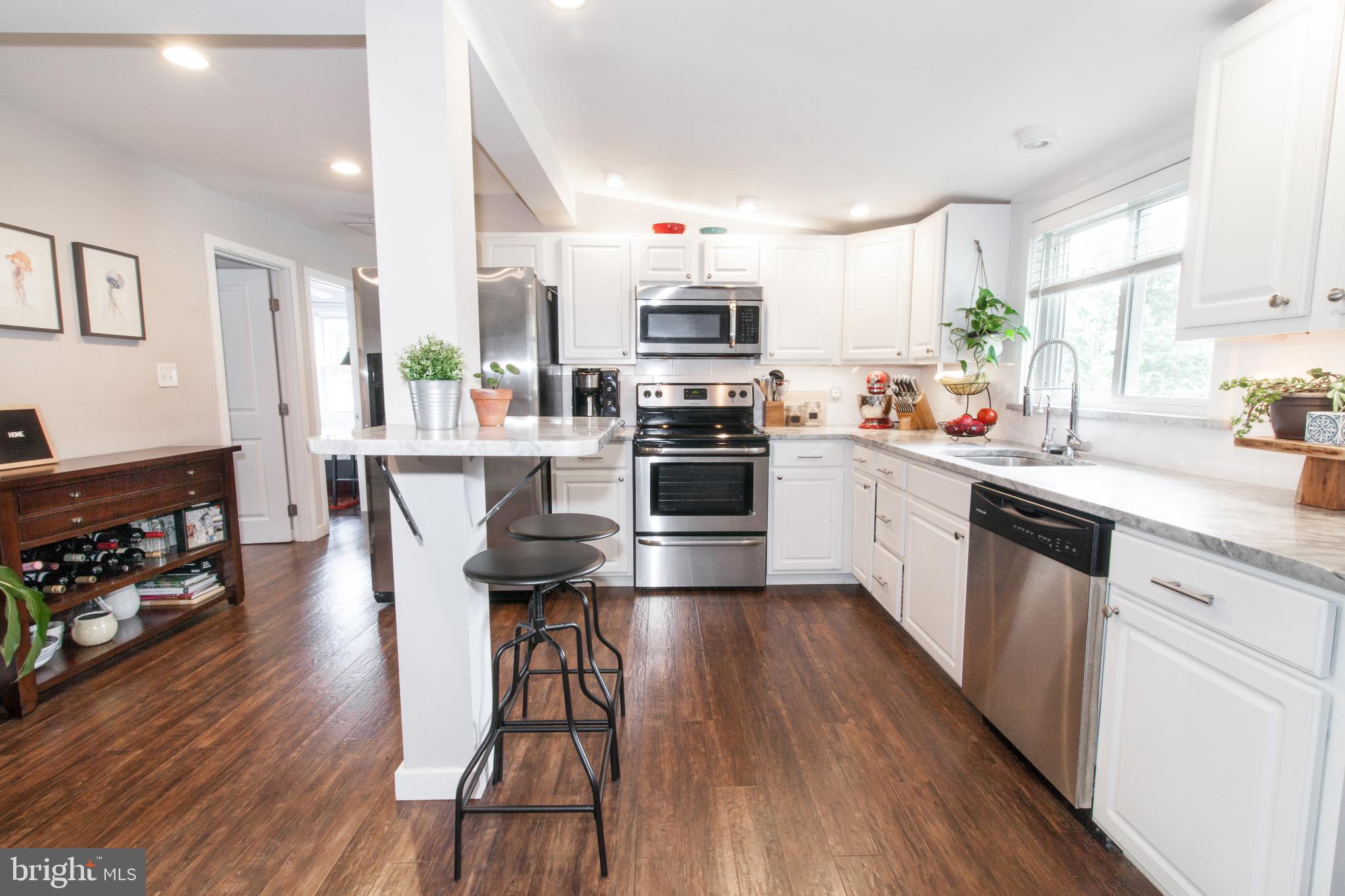 1804 Loreley Road Edgewater, MD 21037 - Photo 5 of 36 Updated KraftMaid Cabinets