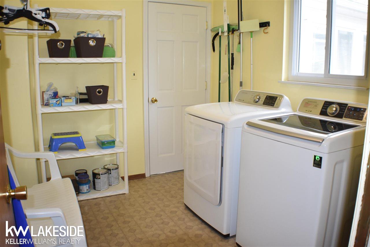 16530 Levan Road Livonia, MI 48154 - Photo 38 of 53 50068183-37.JPG