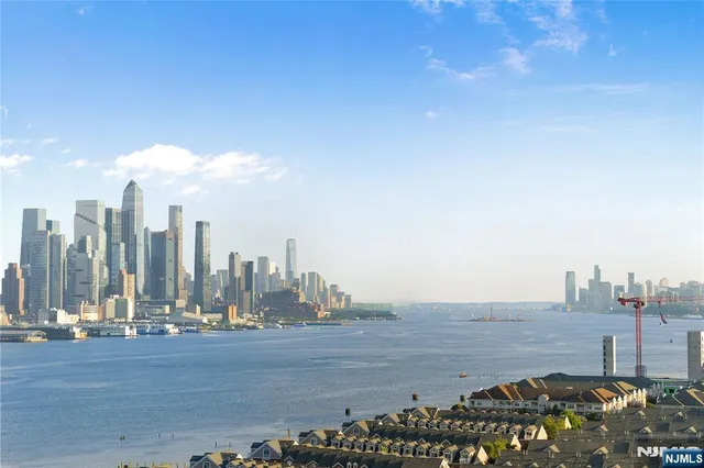 a view of ocean view and city view