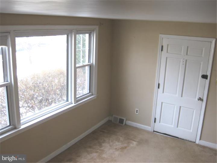 550 Michell Street Ridley Park, PA 19078 - Photo 3 of 12 Living Room