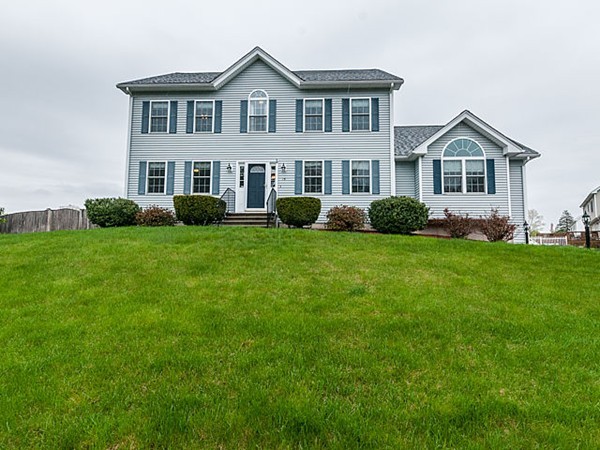 15 Redgate Road Dracut, MA 01826 - Photo 1 of 27 Gallery Image 1