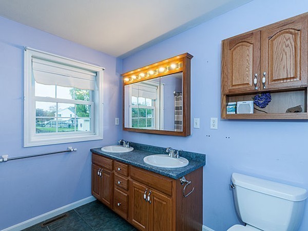 15 Redgate Road Dracut, MA 01826 - Photo 17 of 27 Gallery Image 17