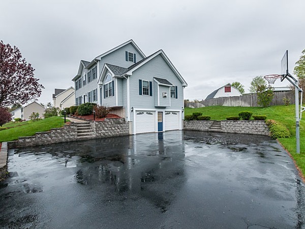 15 Redgate Road Dracut, MA 01826 - Photo 2 of 27 Gallery Image 2