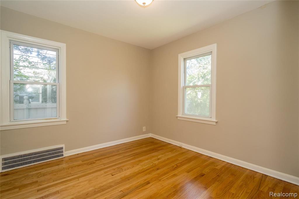 24844 Landau Center Line, MI 48015 - Photo 31 of 58