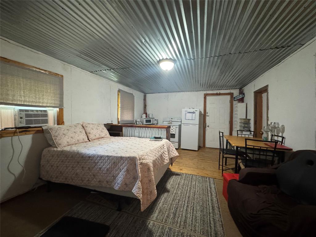 608 Cherokee Street Bellmead, TX 76705 - Photo 27 of 38 a spacious bedroom with a bed and a couch