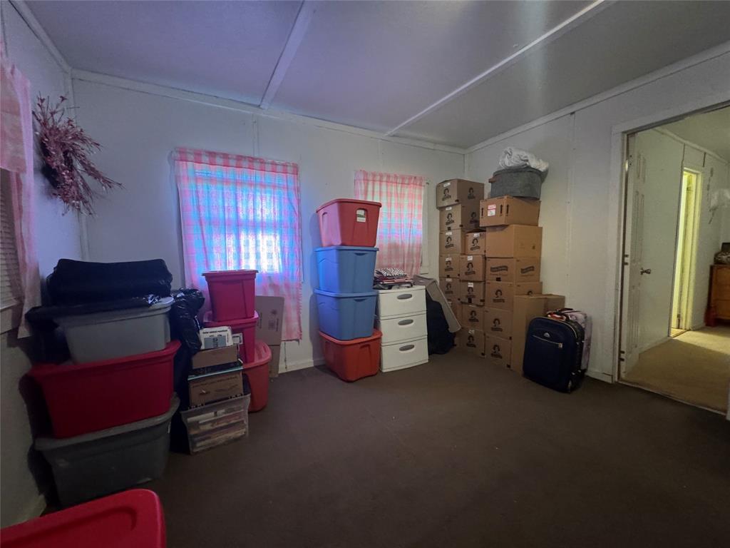 608 Cherokee Street Bellmead, TX 76705 - Photo 32 of 38 a room with furniture and a lamp