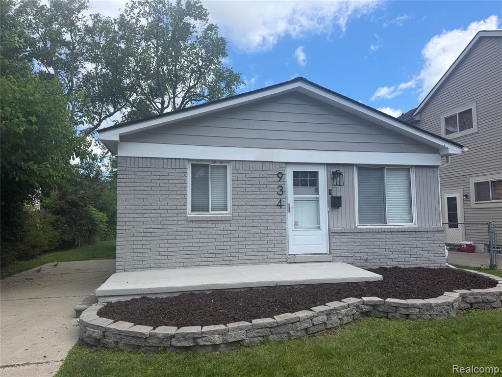 934 Harvard Road Berkley, MI 48072 - Photo 2 of 22