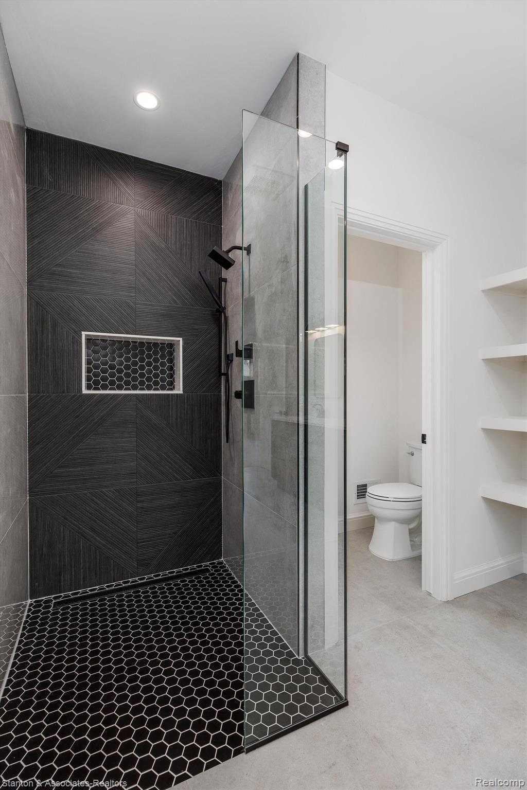 3328 Starr Road Royal Oak, MI 48073 - Photo 48 of 62 master bathroom