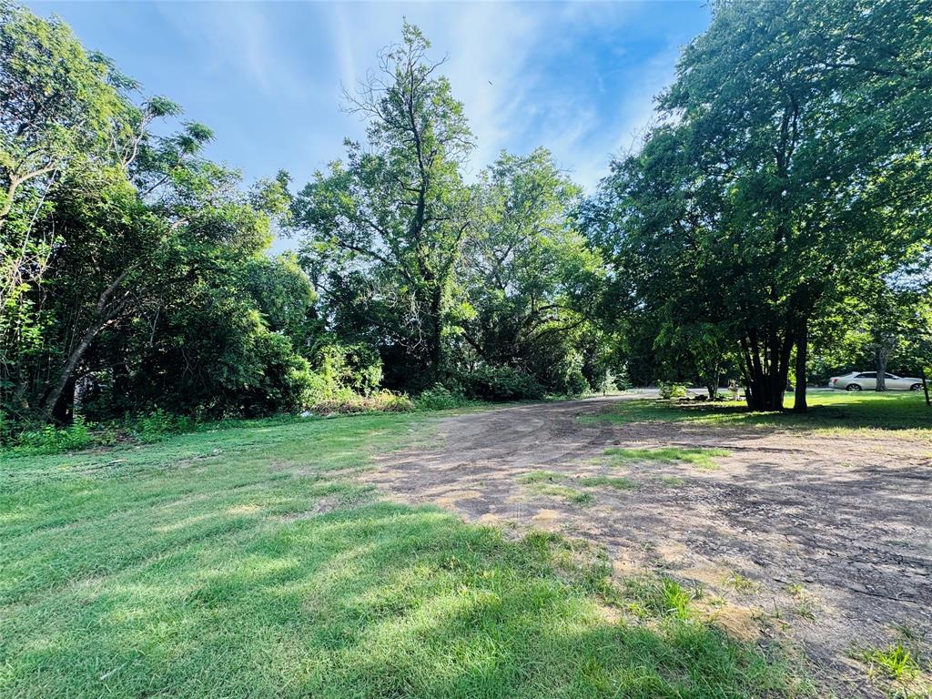 3217 North 27th Street Waco, TX 76708 - Photo 5 of 15 View of grassy yard