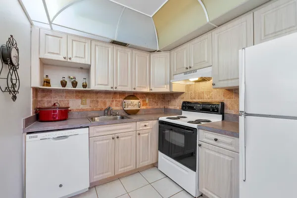$1,600 | 157 Flanders C, Delray Beach, FL 33484