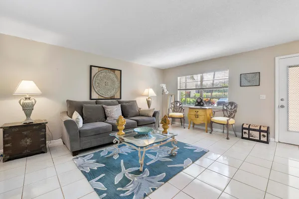 $1,600 | 157 Flanders C, Delray Beach, FL 33484