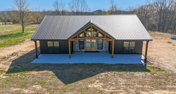 $599,999 | 9658 May Branch Loop, Cypress Inn, TN 38452