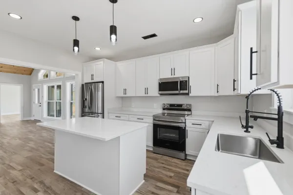 $599,999 | 9658 May Branch Loop, Cypress Inn, TN 38452