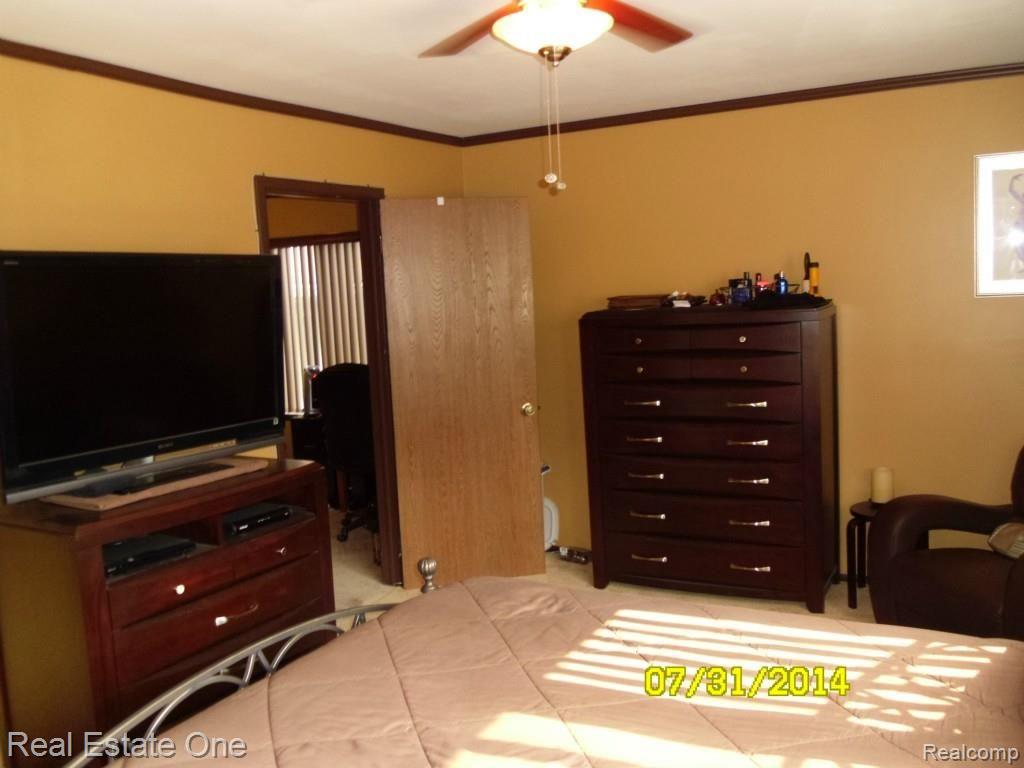 24273 Evergreen Road, Unit 16 Southfield, MI 48075 - Photo 3 of 16 Bed_RM.jpg
