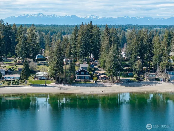 $1,495,000 | 630 East Treasure Island Drive, Allyn, WA 98524