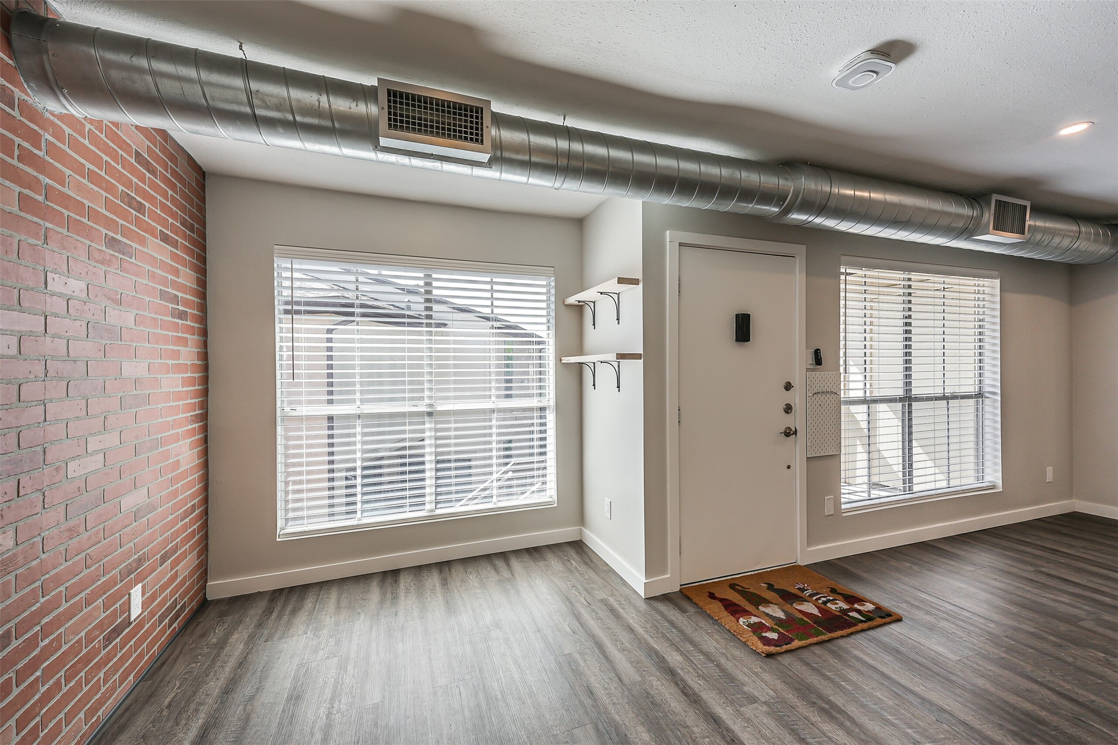 1500 Bay Area Boulevard, Unit 294 Houston, TX 77058 - Photo 10 of 36 a view of a room with wooden floor and a window
