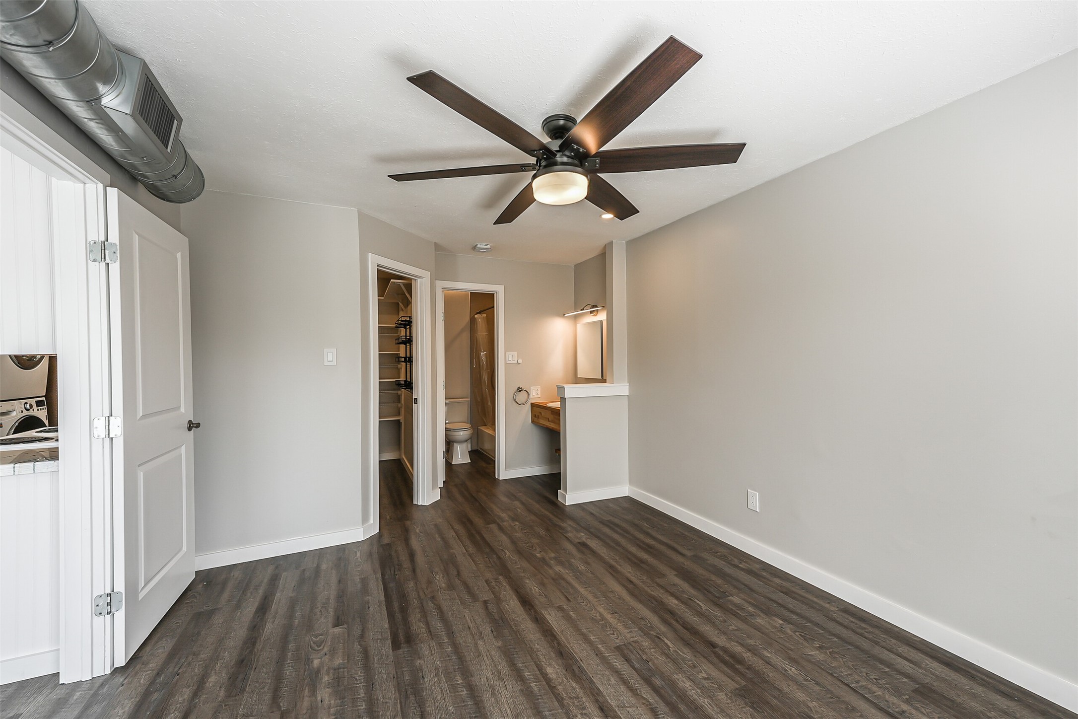 1500 Bay Area Boulevard, Unit 294 Houston, TX 77058 - Photo 13 of 36 a view of a livingroom with a hardwood floor and a ceiling fan