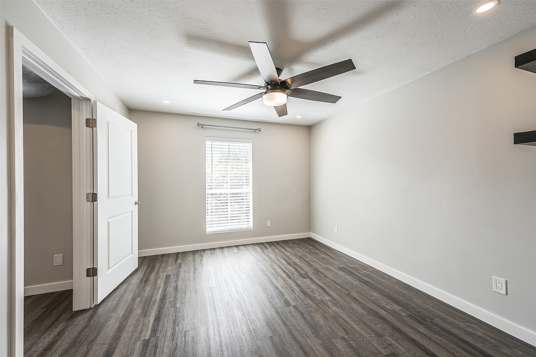 1500 Bay Area Boulevard, Unit 294 Houston, TX 77058 - Photo 17 of 36 wooden floor in an empty room with a window