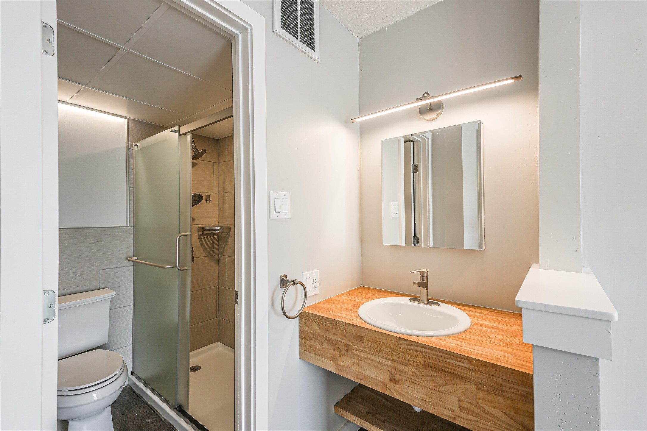 1500 Bay Area Boulevard, Unit 294 Houston, TX 77058 - Photo 19 of 36 a bathroom with a sink and a mirror