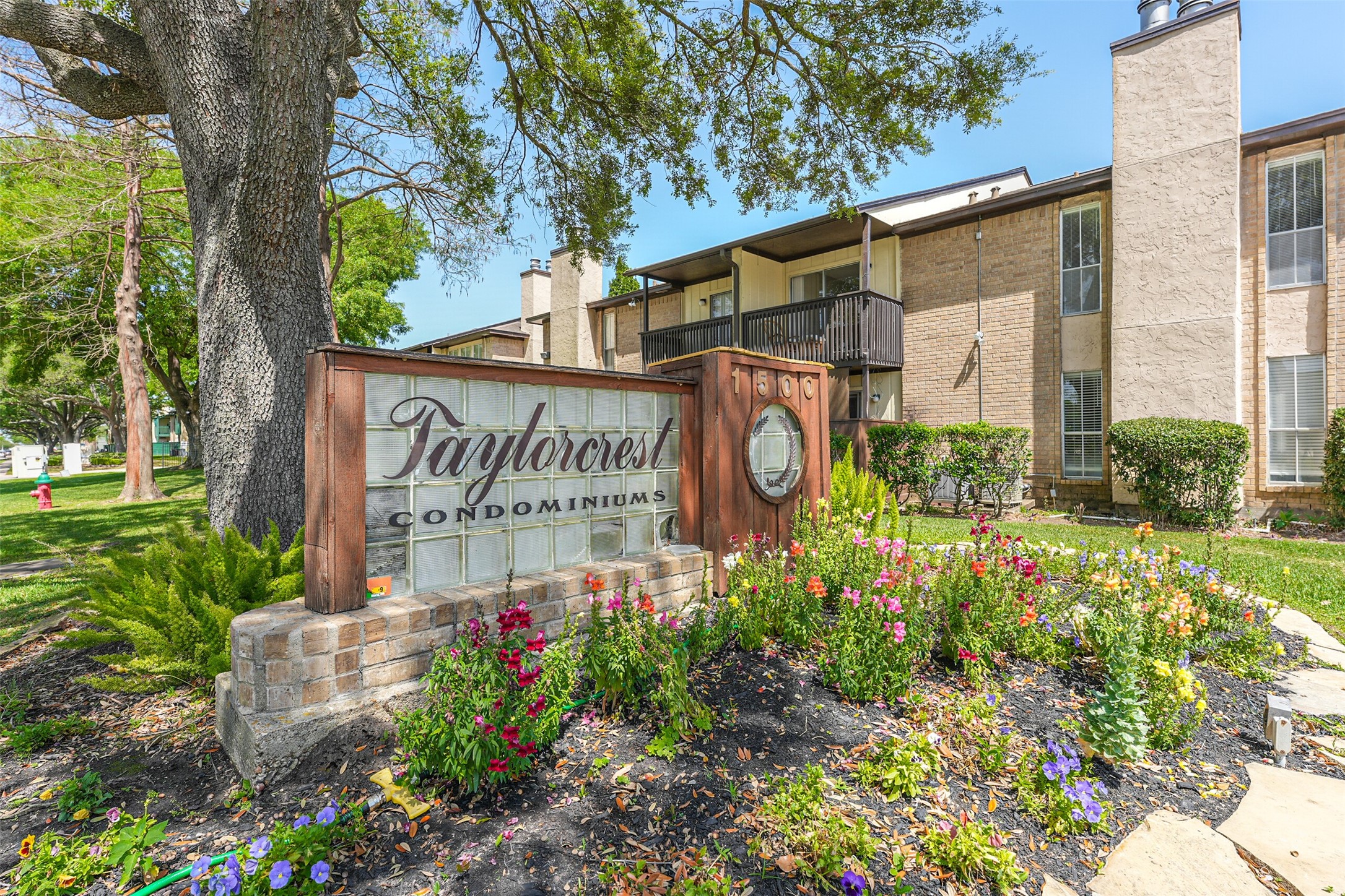 1500 Bay Area Boulevard, Unit 294 Houston, TX 77058 - Photo 21 of 36 a sign on the side of a road