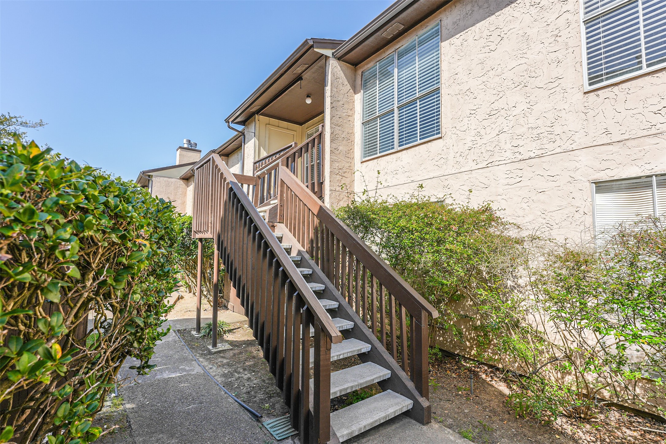 1500 Bay Area Boulevard, Unit 294 Houston, TX 77058 - Photo 23 of 36 a view of a house with wooden fence