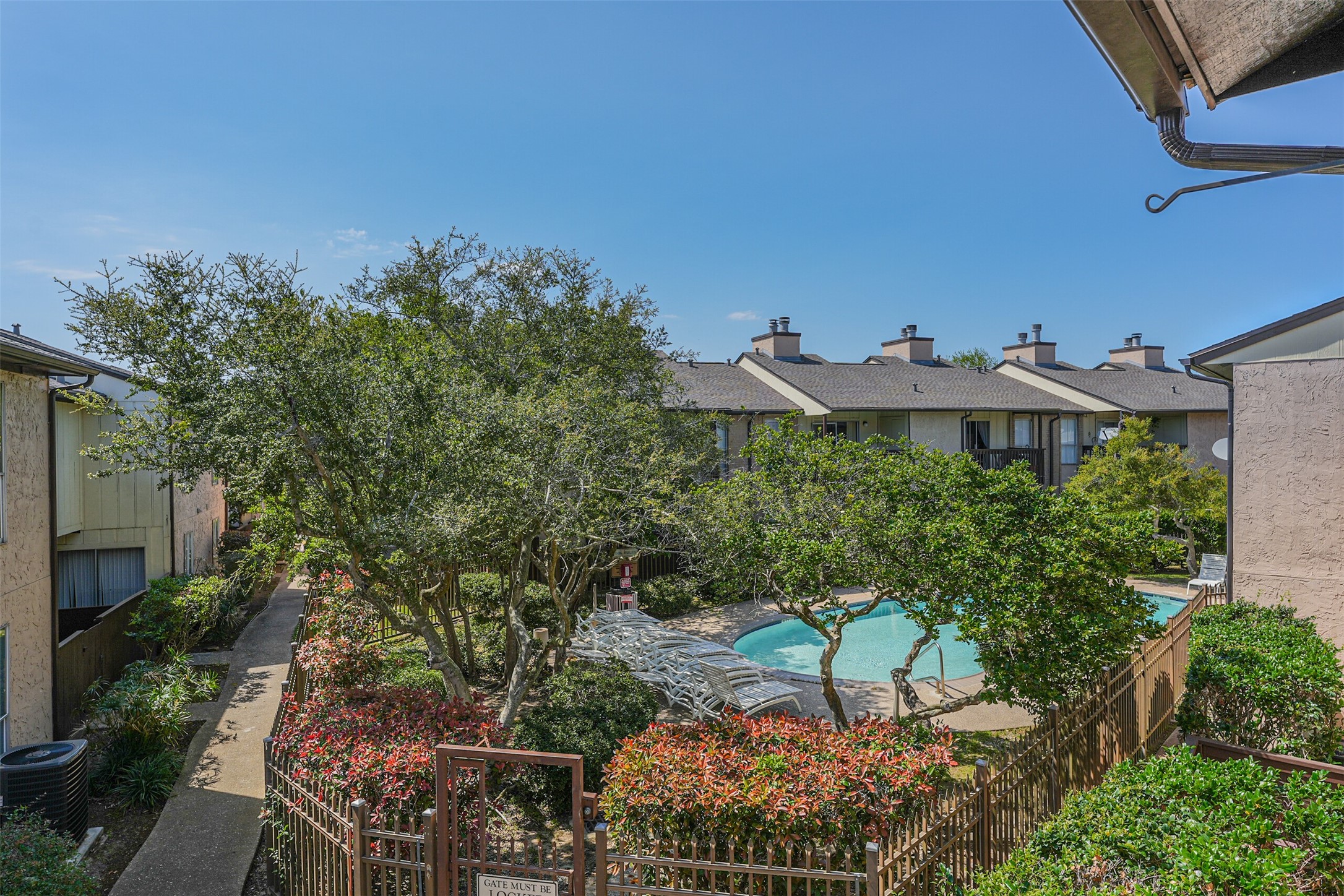 1500 Bay Area Boulevard, Unit 294 Houston, TX 77058 - Photo 32 of 36 a view of a backyard with plants and a garden