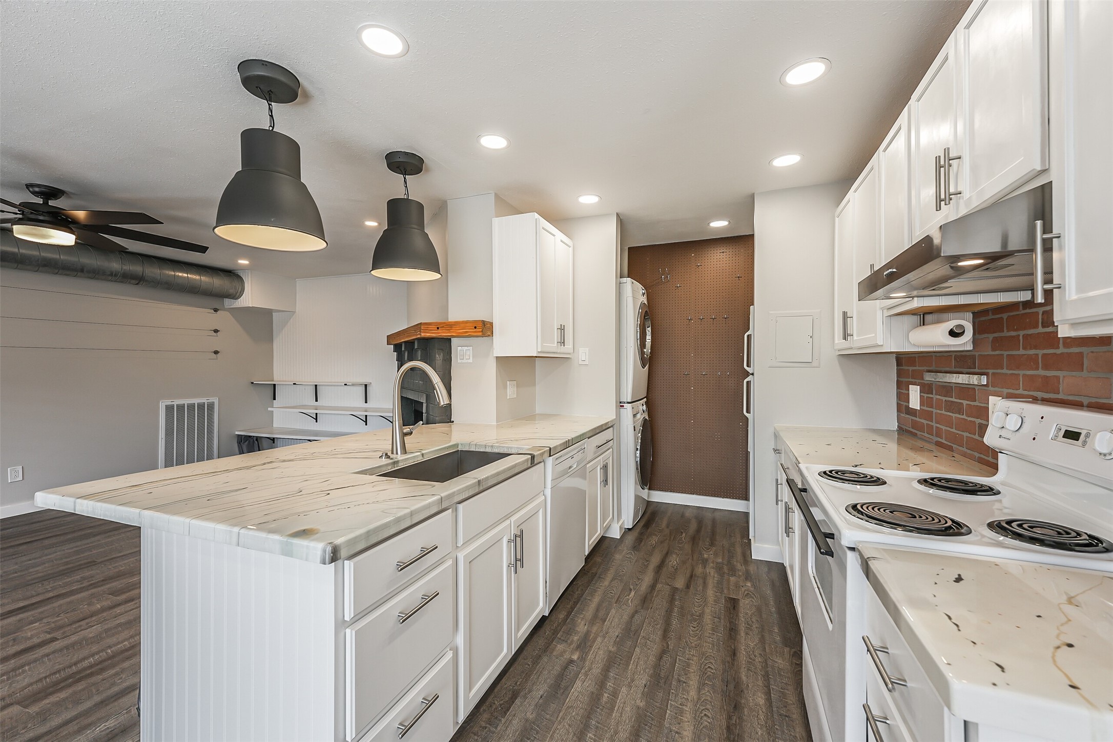 1500 Bay Area Boulevard, Unit 294 Houston, TX 77058 - Photo 4 of 36 a kitchen with stainless steel appliances a sink stove and refrigerator