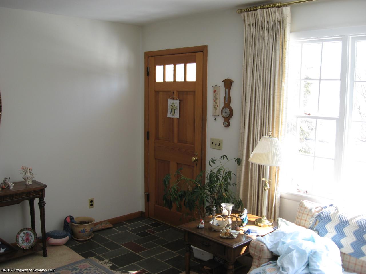 617 White Birch Road Clarks Summit, PA 18411 - Photo 3 of 9 Gallery Image 3