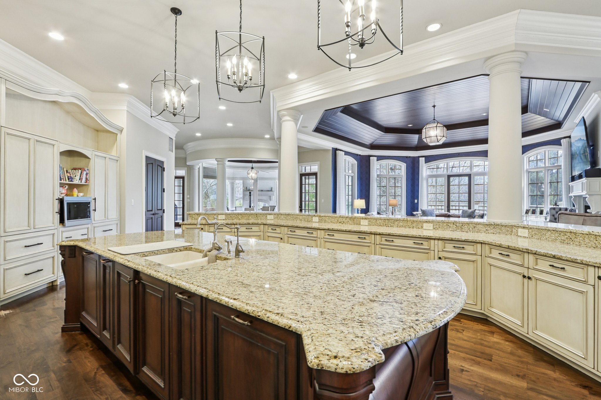 415 Springwood Drive Carmel, IN 46032 - Photo 13 of 77