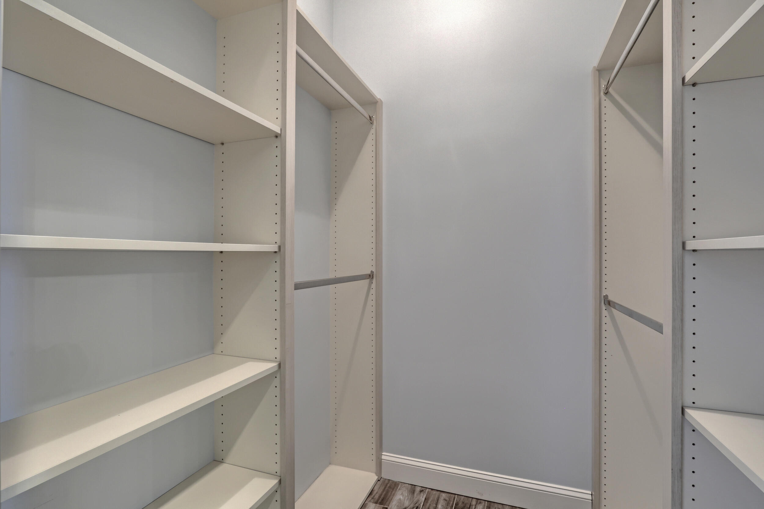 8452 Beaconhill Road Palm Beach Gardens, FL 33410 - Photo 14 of 40 a bathroom with a bathtub