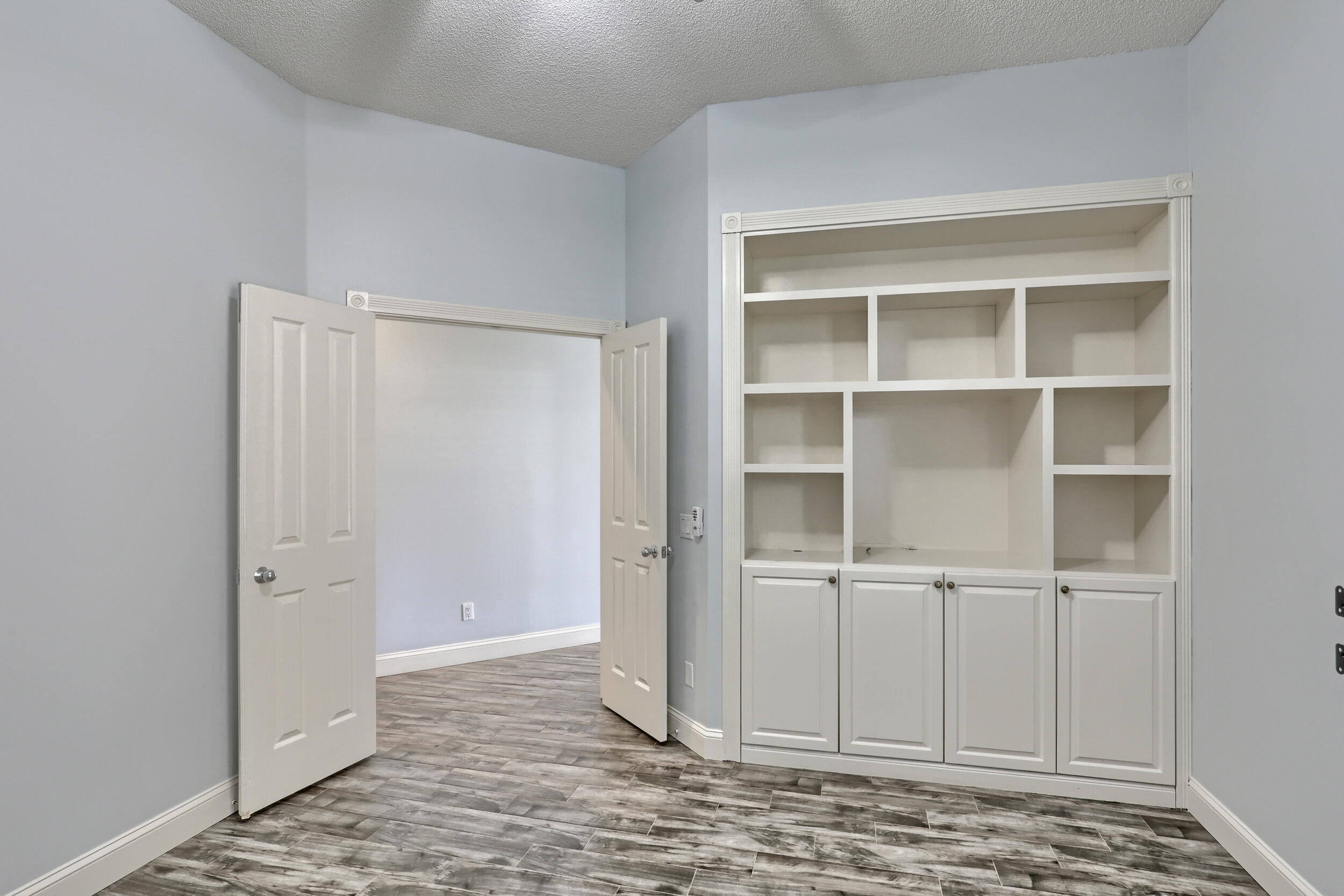 8452 Beaconhill Road Palm Beach Gardens, FL 33410 - Photo 21 of 40 a view of an empty room