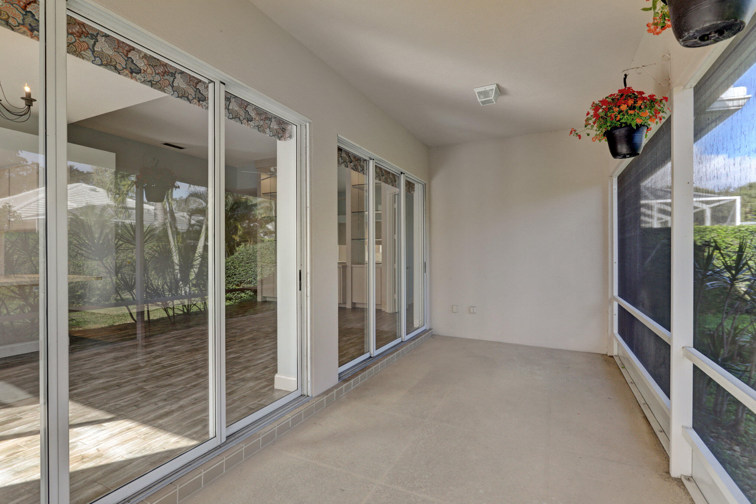 8452 Beaconhill Road Palm Beach Gardens, FL 33410 - Photo 29 of 40 a view of gallery with window