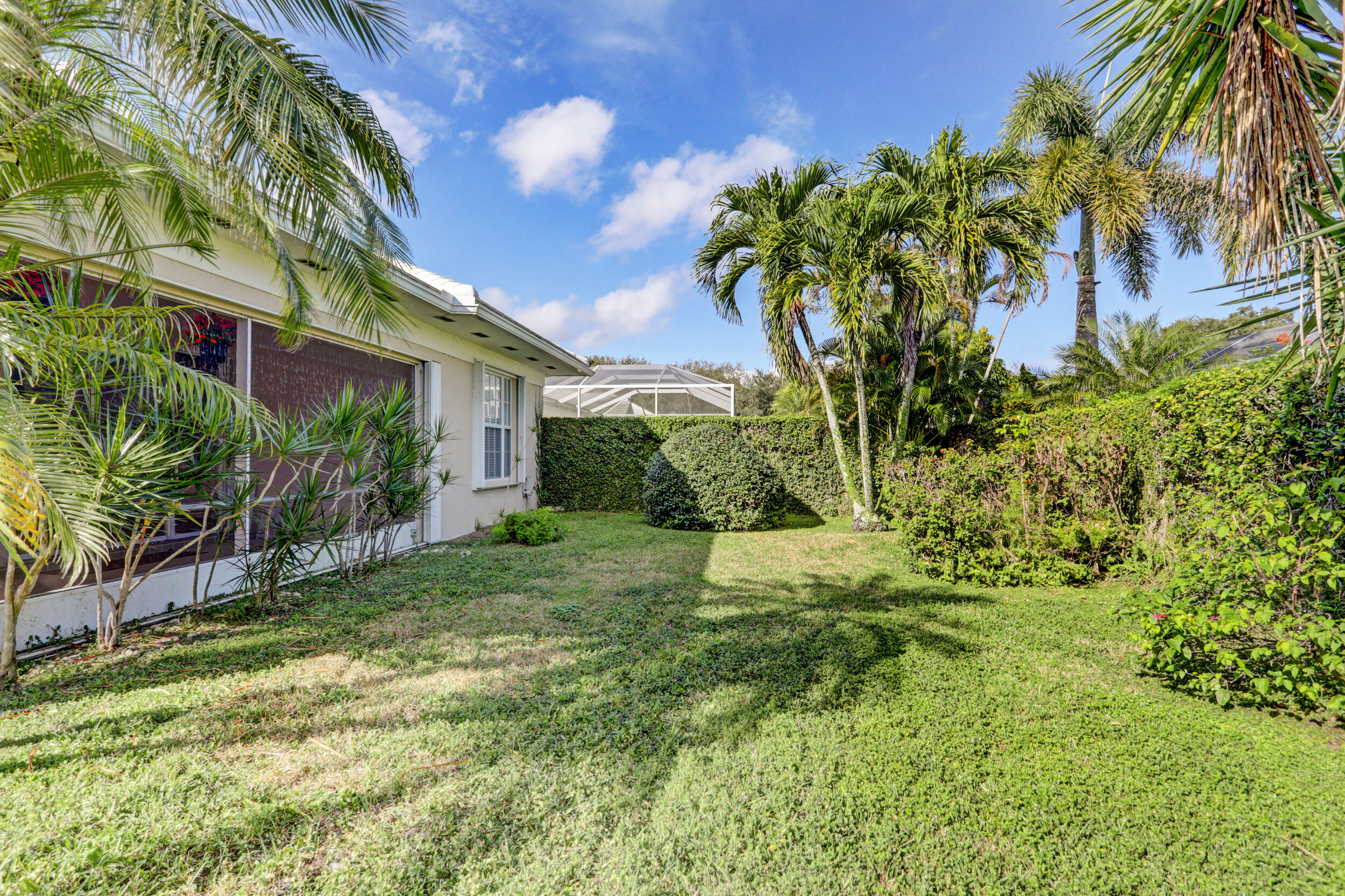 8452 Beaconhill Road Palm Beach Gardens, FL 33410 - Photo 33 of 40 a view of a yard in front of house