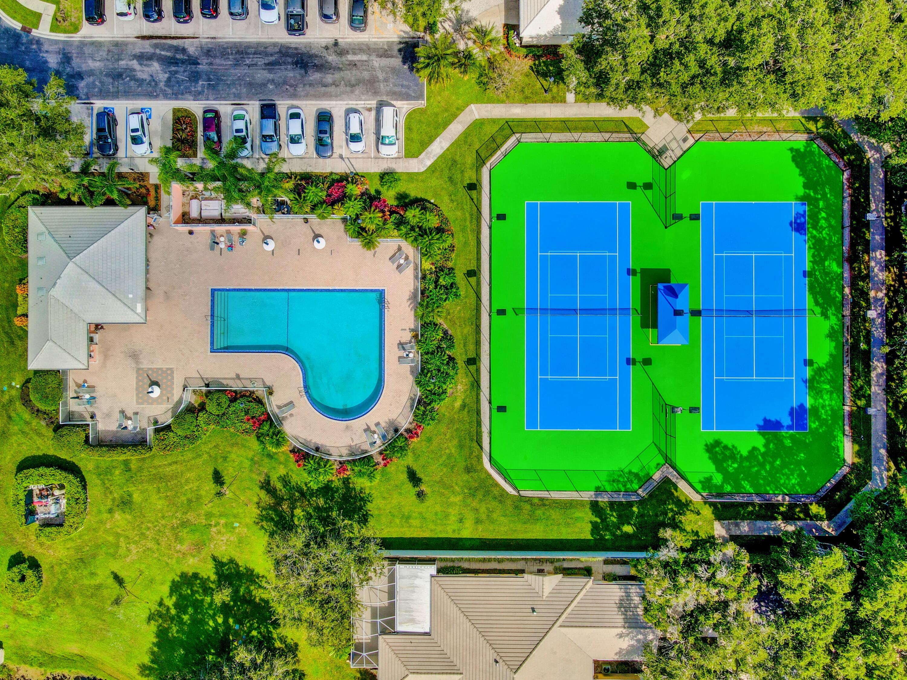 8452 Beaconhill Road Palm Beach Gardens, FL 33410 - Photo 39 of 40 an aerial view of a house