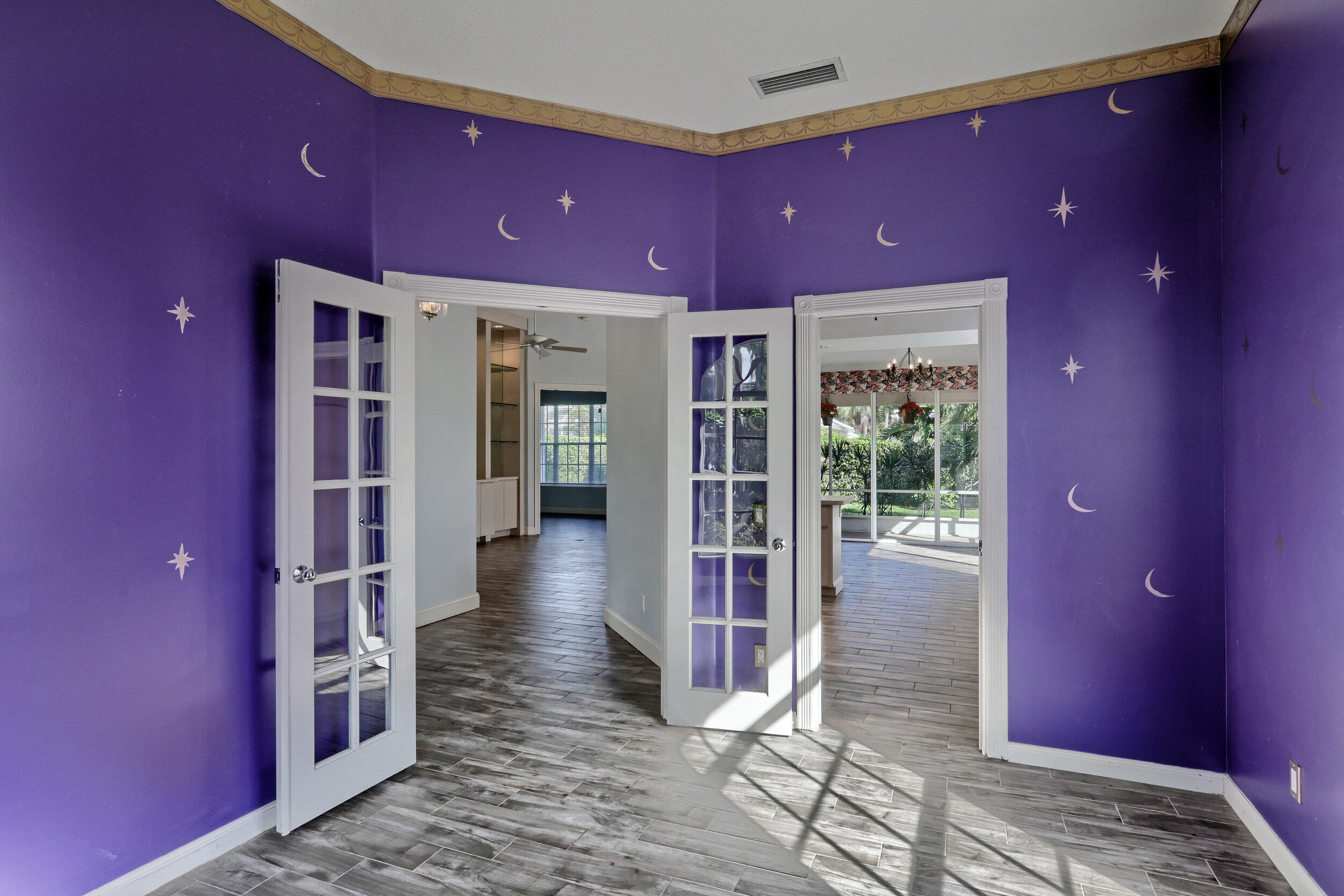 8452 Beaconhill Road Palm Beach Gardens, FL 33410 - Photo 4 of 40 a hallway with furniture