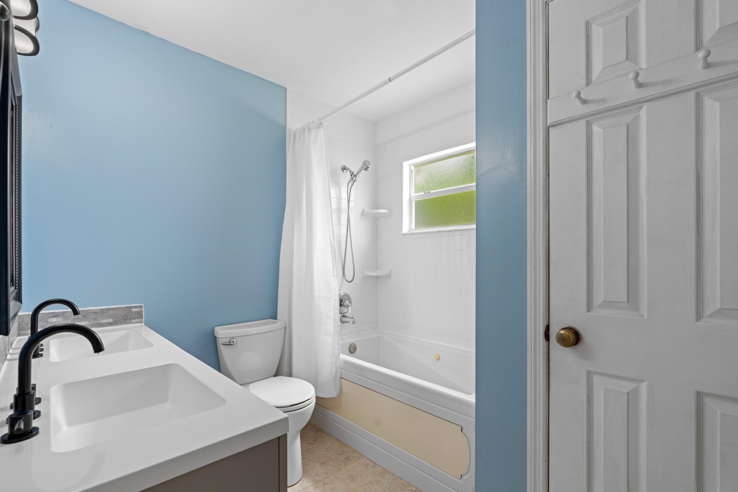 23444 Shetland Run Boca Raton, FL 33433 - Photo 13 of 39 Primary Bathroom