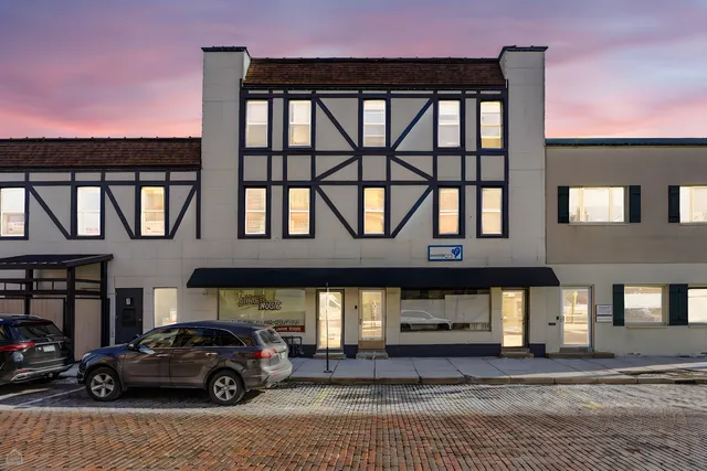 $1,150 | 107 1/2 Dean Street, Unit 2N, Woodstock, IL 60098