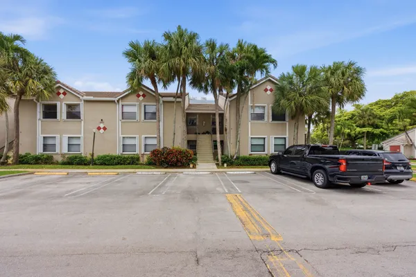 $2,400 | 9633 Riverside Drive, Unit E3, Coral Springs, FL 33071