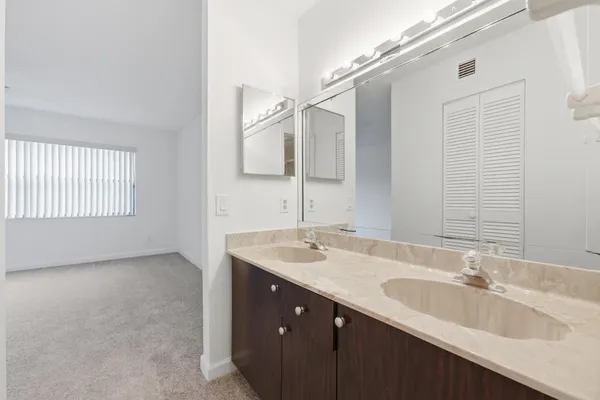 $2,400 | 9633 Riverside Drive, Unit E3, Coral Springs, FL 33071