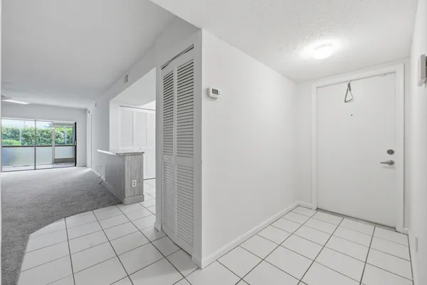 $2,400 | 9633 Riverside Drive, Unit E3, Coral Springs, FL 33071