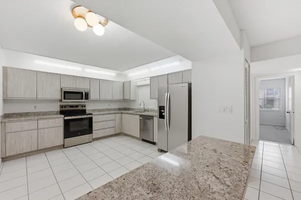 $2,400 | 9633 Riverside Drive, Unit E3, Coral Springs, FL 33071