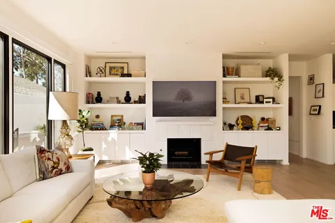 $4,050,000 | 157 South Lucerne Boulevard, Los Angeles, CA 90004