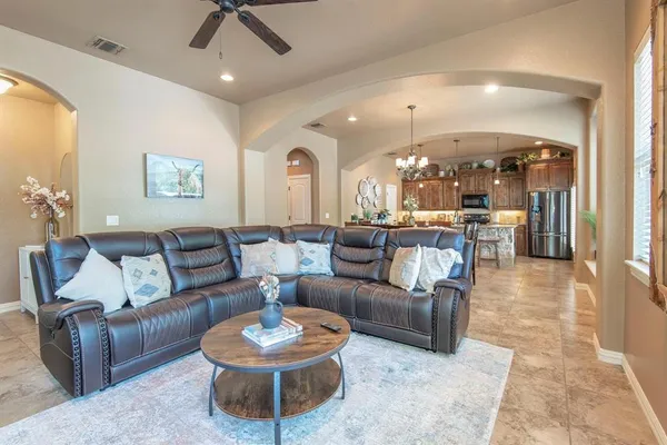 $2,295 | 109 1st Street, Denton, TX 76201