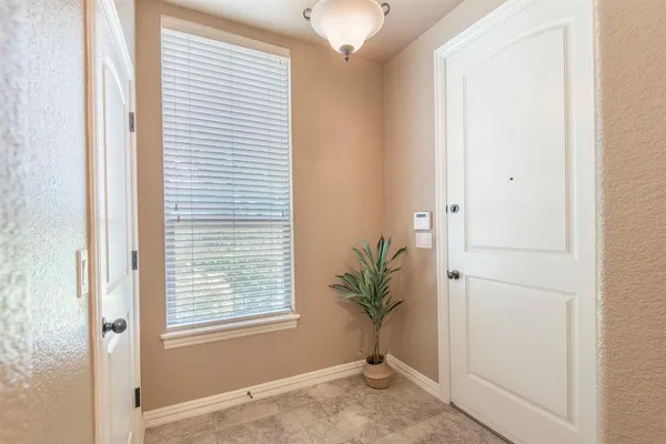 $2,295 | 109 1st Street, Denton, TX 76201