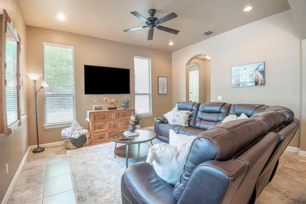 $2,295 | 109 1st Street, Denton, TX 76201
