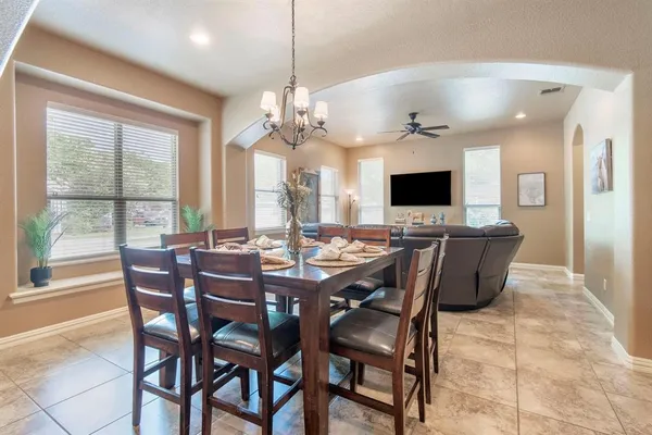 $2,295 | 109 1st Street, Denton, TX 76201