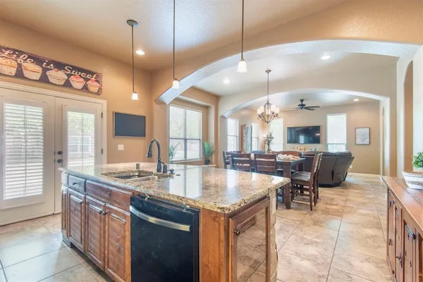 $2,295 | 109 1st Street, Denton, TX 76201