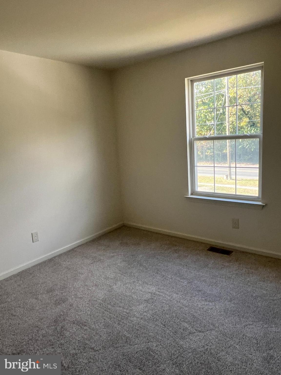 560 South Pitney Road Galloway Township, NJ 08205 - Photo 18 of 34 an empty room with a window